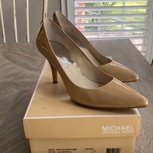 Michael Kors Nude MK-Flex Mid Pump